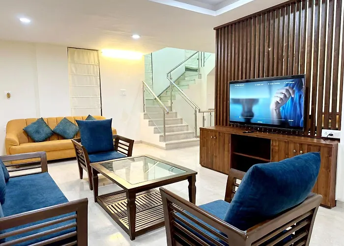 Yellowbrick Villa - Near Market /Swimming Pool/ Ac/ Luxurious