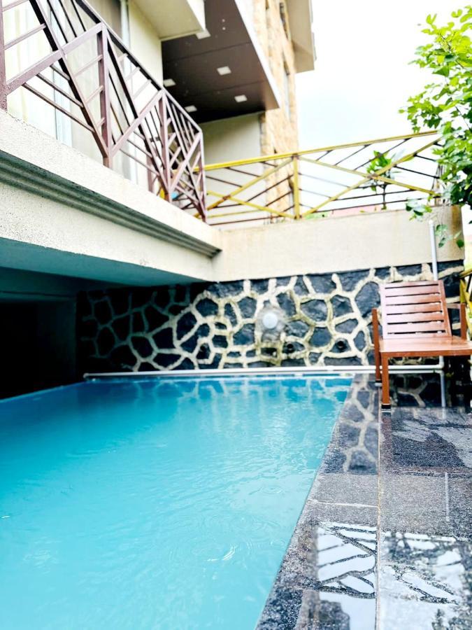 Yellowbrick - Near Market /swimming Pool/ Ac/ Luxurious *