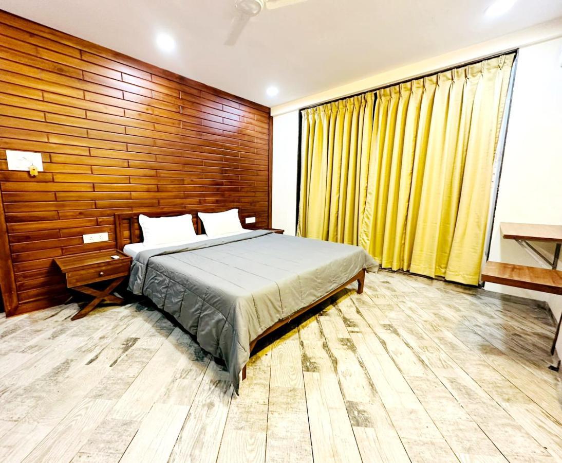 Villa Yellowbrick - Near Market /swimming Pool/ Ac/ Luxurious *