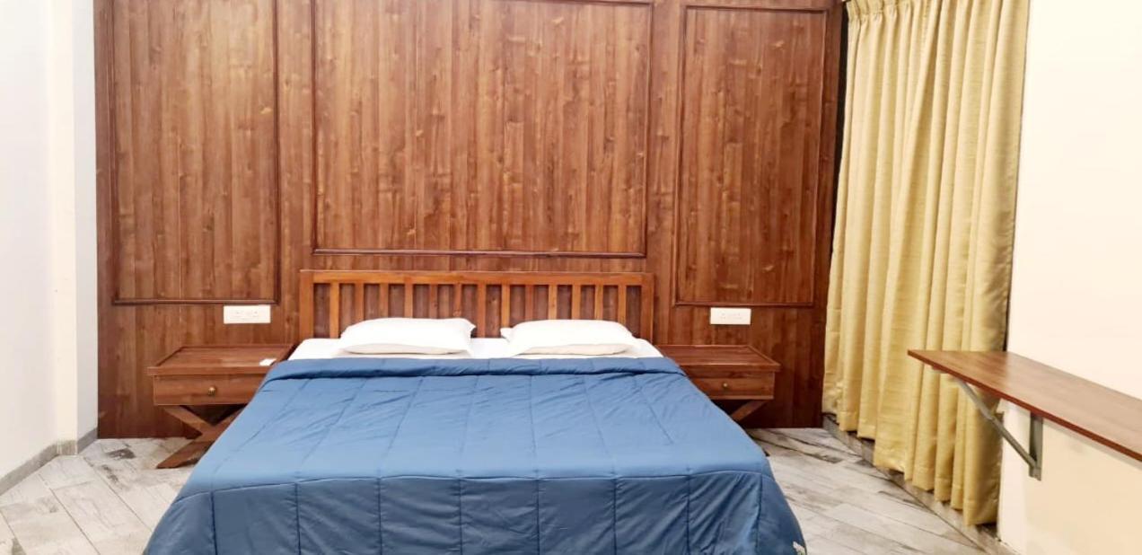 Yellowbrick - Near Market /swimming Pool/ Ac/ Luxurious Villa
