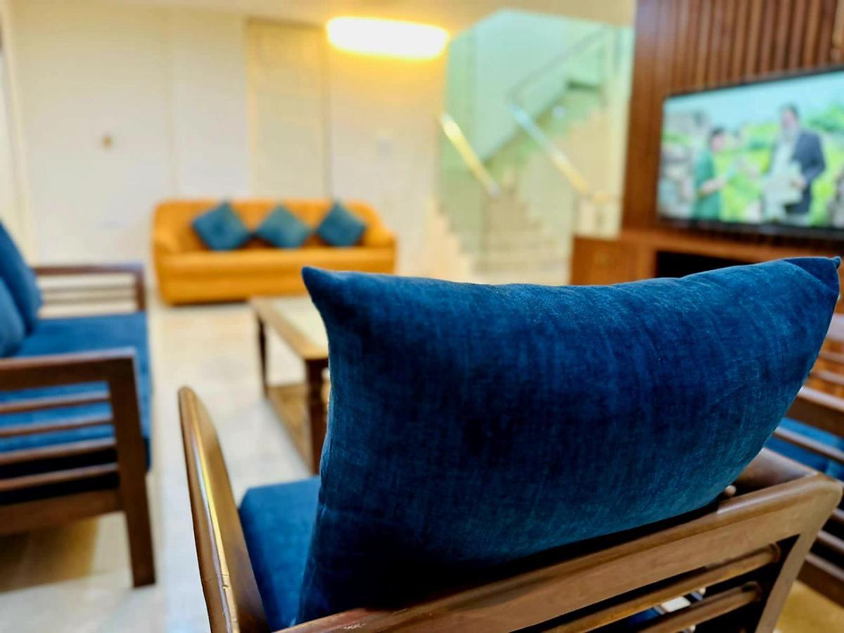 Yellowbrick - Near Market /swimming Pool/ Ac/ Luxurious Villa