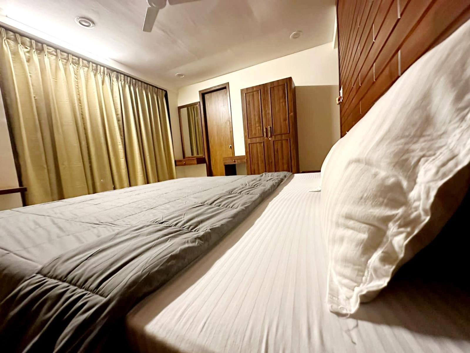 Villa Yellowbrick - Near Market /swimming Pool/ Ac/ Luxurious Lonavala