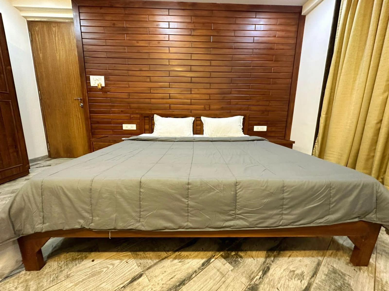 Yellowbrick - Near Market /swimming Pool/ Ac/ Luxurious Lonavala