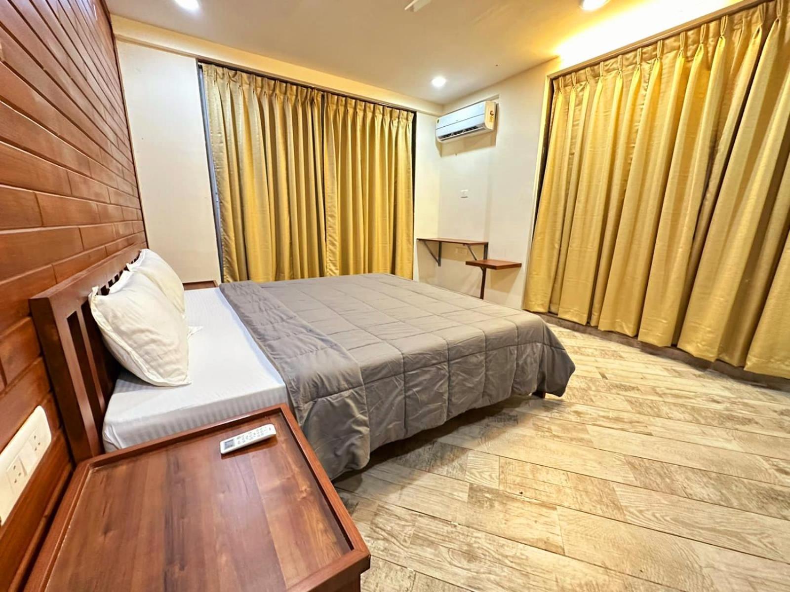 Yellowbrick - Near Market /swimming Pool/ Ac/ Luxurious * Lonavala